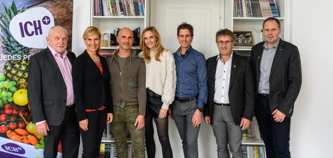 Felix Gottwald, Österreichs erfolgreichster Olympiasportler, als einer von sieben Gründern neben Model und Moderatorin Patricia Kaiser, Wirtschaftsjournalistin Kathrin Nachbaur, Frutura-Gesellschafter Manfred Hohensinner, Marketingmanager Franz Kneißl, Steuerberater Josef Töglhofer und dem Berater und Coach Michael Holzer.