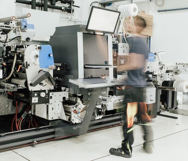 Als Spezialist für innovative Etiketten- und Verpackungslösungen ist Insignis stets bemüht, die Prozesse und Produkte fortwährend zu verbessern.