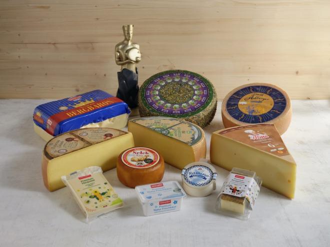 Die Siegerkäse auf einem Platz