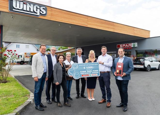 v.l.n.r. Jörg Bernert (Spar Vertriebsleiter Einzelhandel) Mag. Christoph Holzer (Geschäftsführer Spar Steiermark und südl. Burgenland) Monika Kuss (Gemeindekassierin), Andrea Skof (Stationsleiterin), Heinz Maier (Eigentümer), Elisabeth Schwarzbauer (Tankstellenbetreuung Eigentümer), Michael Feldgrill (Bürgermeister Gratkorn), Franz Stefan Neubauer (Eigentümer) 