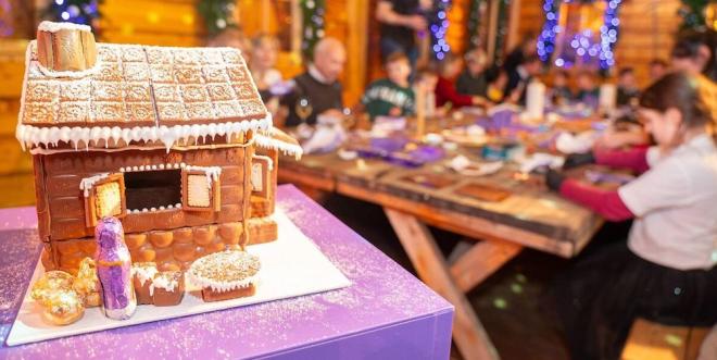 Das Milka Schokohaus ist zu einer beliebten Vorweihnachtstradition geworden.