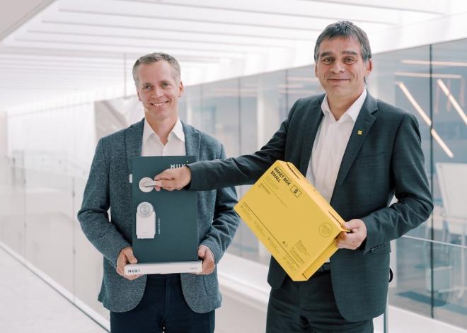 Martin Pansy, Gründer und CEO, Nuki Home Solutions, mit Peter Umundum, Vorstandsdirektor für Paket & Logistik, Österreichische Post AG