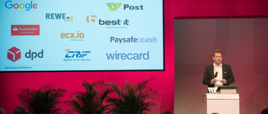 Rainer Will; Geschäftsführer Handelsverband auf der Bühne des Gamechanger Kongress