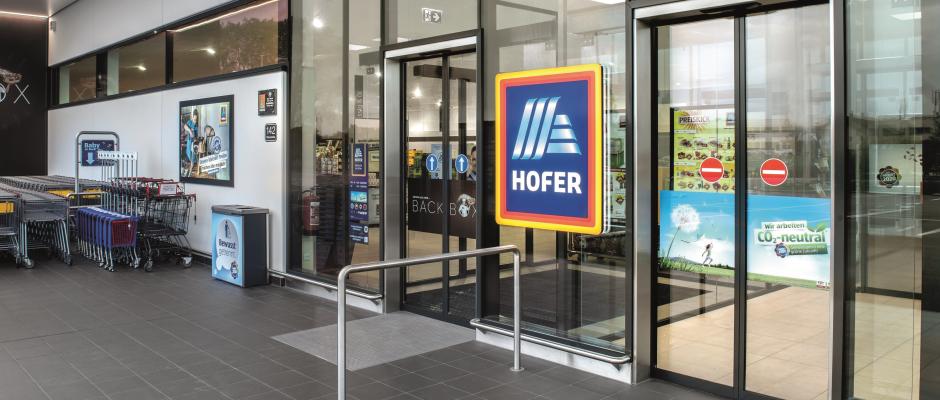 Hofer Modernisierungsoffensive in Tirol