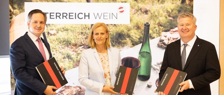 Erster digitaler Weinatlas: v.l.n.r.: Johannes Schmuckenschlager (Präsident Österreichischer Weinbauverband), Susanne Ertler-Staggl (Projektleitung ÖWM), Chris Yorke (Geschäftsführung ÖWM) 