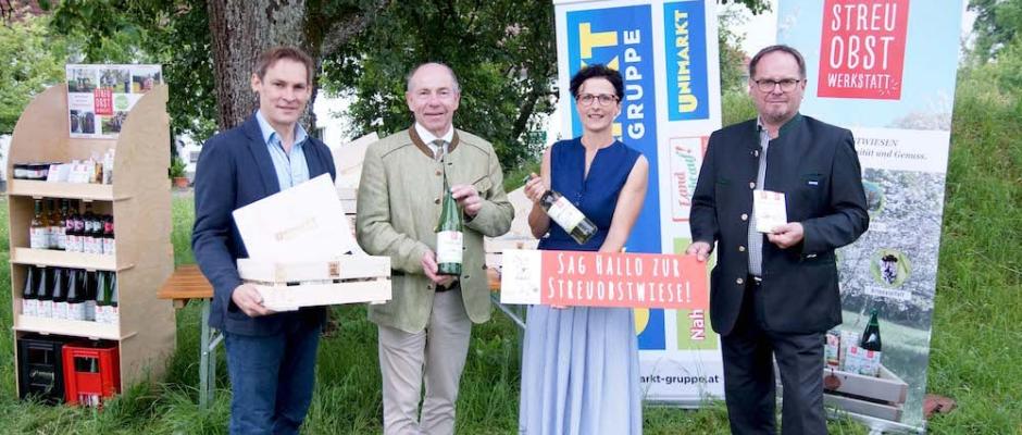 Unimarkt und Streuobstwiese: v.l.n.r. Panhuber, LRHiegelsberger, Eder, Knöbl