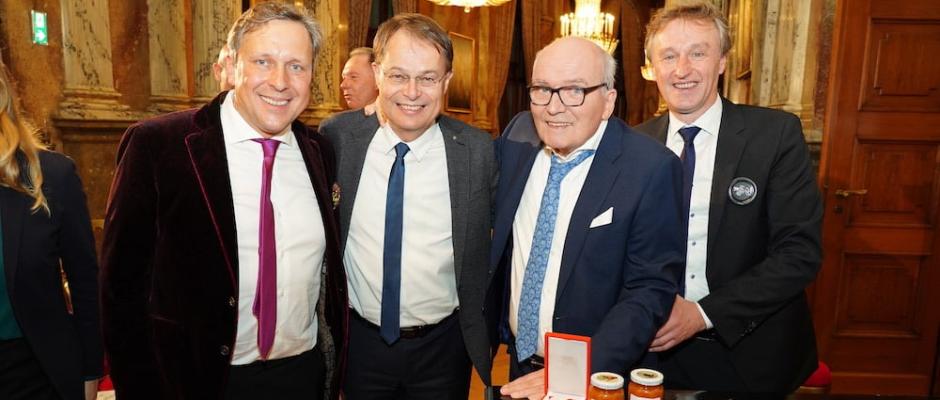 Hans Staud: Ehrenzeichen um die Verdienste der Republik Österreich