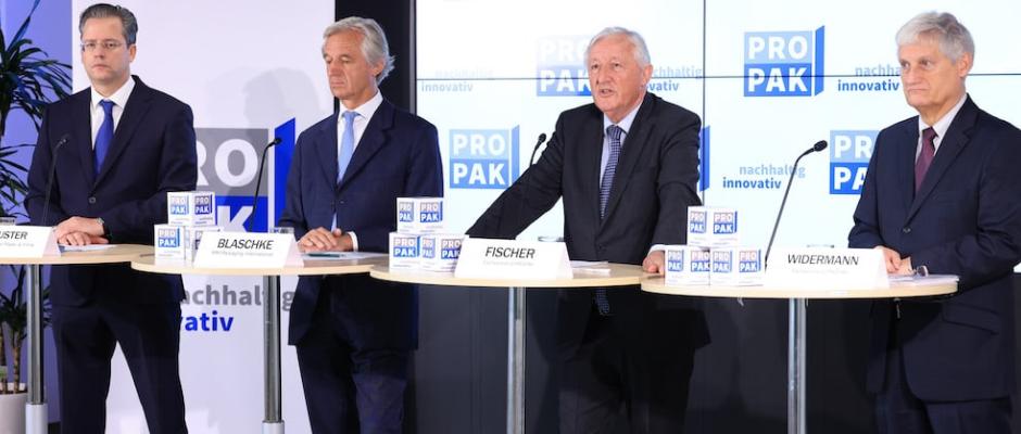 v.l.n.r.: Marko Bill Schuster (COO Mondi Functional Paper and Films), Andreas Blaschke (Geschäftsführer MM Packaging International), Georg Dieter Fischer (Obmann PROPAK),  Martin Widermann (Geschäftsführer PROPAK)