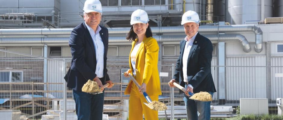 Investition in den Standort der NÖM AG in Baden: v.l.n.r.: Josef Simon, Vorstand der NÖM AG; Veronika Breyer, Marketingleiterin der NÖM AG; Alfred Berger, Vorstand der NÖM AG;
