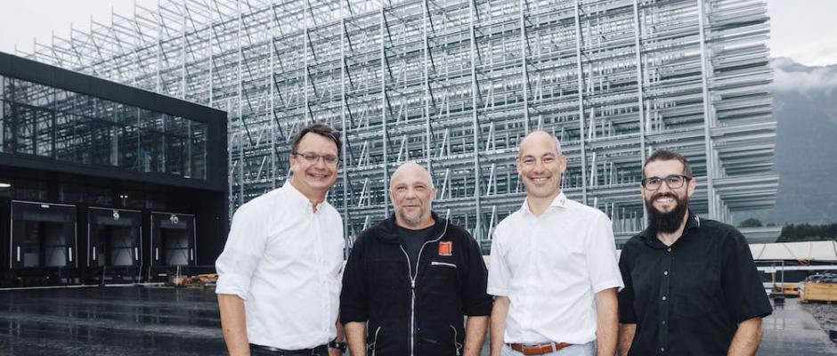 Das Walgauer Familienunternehmen Hämmerle Kaffee investiert rund 10 Millionen Euro in die Betriebserweiterung mit Logistik-Center und vollautomatisiertem Hochregallager. Im Bild (v. l. n. r.): Philipp Tomaselli (Geschäftsführer Tomaselli Gabriel Bau), Alexander Blümm (Bauleitung Stahlbau PM-Group), Markus Hämmerle (Geschäftsführer Hämmerle Kaffee) und Dominik Kapeller (Logistik- und Projektmanagement Hämmerle Kaffee).