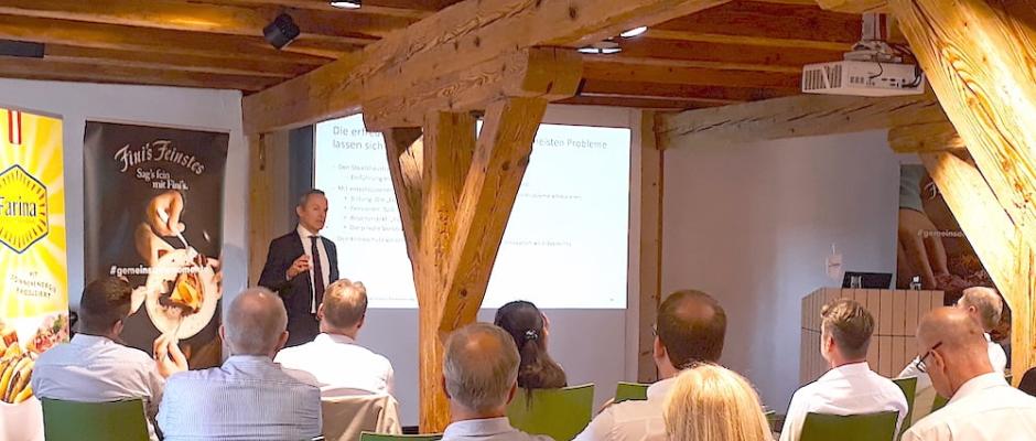 DI Franz Schellhorn von der Denkfabrik Agenda Austria sprach am GoodMills Feldtag 2022 über Österreichs Wirtschaft und Probleme, die man selbst lösen kann.