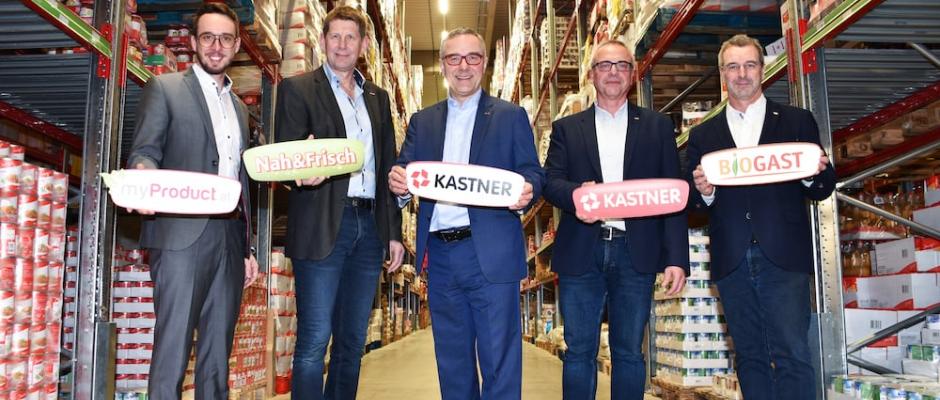 Die Kastner Geschäftsführer rund um KR Christof Kastner freuen sich über das Rekordjahr 2022. v.l.n.r.: Rainer Neuwirth MA, Andreas Blauensteiner MBA, KR Christof Kastner, Prok. Alfred Hackl, Mag. Herwig Gruber. Die Kastner Geschäftsführer rund um KR Christof Kastner freuen sich über das Rekordjahr 2022. v.l.n.r.: Rainer Neuwirth MA, Andreas Blauensteiner MBA, KR Christof Kastner, Prok. Alfred Hackl, Mag. Herwig Gruber.