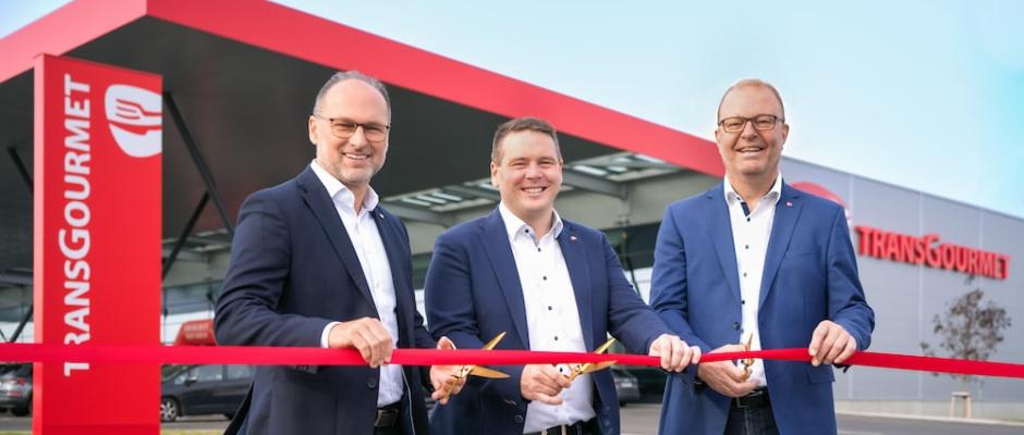 Thomas Panholzer, Geschäftsführer Transgourmet; Matthias Srb, Standortgeschäftsleiter Transgourmet Krems und Manfred Hayböck, Geschäftsführer Transgourmet bei der feierlichen Eröffnung