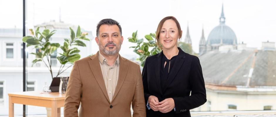 Alpaslan Deliloglu (CEO & Chief Sustainability Officer bei Ikea Österreich) und Nicole Reitinger (Chief Financial Officer bei Ikea Österreich) präsentierten die Geschäftsjahr-Ergebnisse des schwedischen Möbelunternehmens.