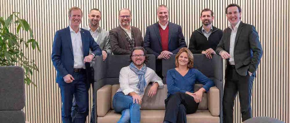 Kiennast Unternehmensgruppe: v.l.: Mag. Julius Kiennast, Marco Seitinger, Mag. Andreas Mader, Dipl.Ing.(FH) Harald Wozak, Lukas Holzbauer, Mag.(FH) Alexander Kiennast/ vorne v.l.: Christoph Ullrich, Sonja Humpolec