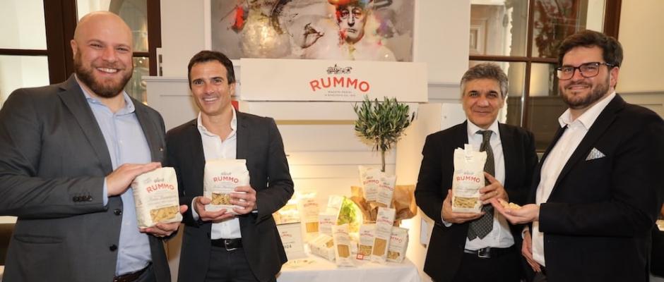 Die Rummo Export-Verantwortlichen Francesco Napolitano, Andrea Amadio und Dr. Corrado Cipollini sowie Manuel Kaiser, GF Importhaus Schenkel, luden zum Presselunch.