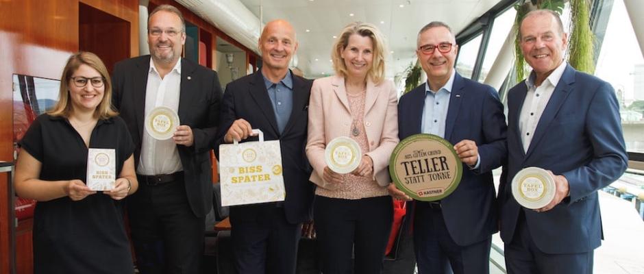 Im Bild v. l. n. r. Stefanie Lehrner, Albin Lintner, Bernd Schlacher, Alexandra Gruber, KR Christof Kastner und Peter Dobcak.