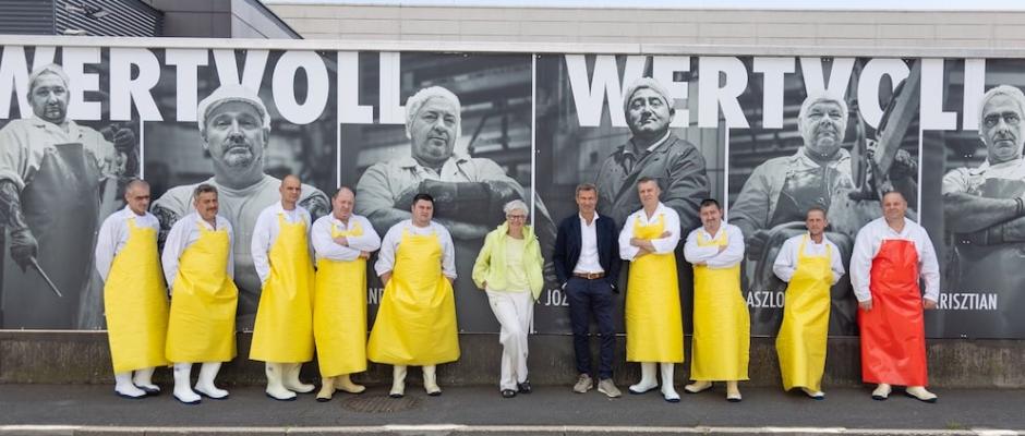 Marcher Fleischwerke holen mit Foto-Kampagne WERTVOLL Schlachthof-Mitarbeiter vor den Vorhang