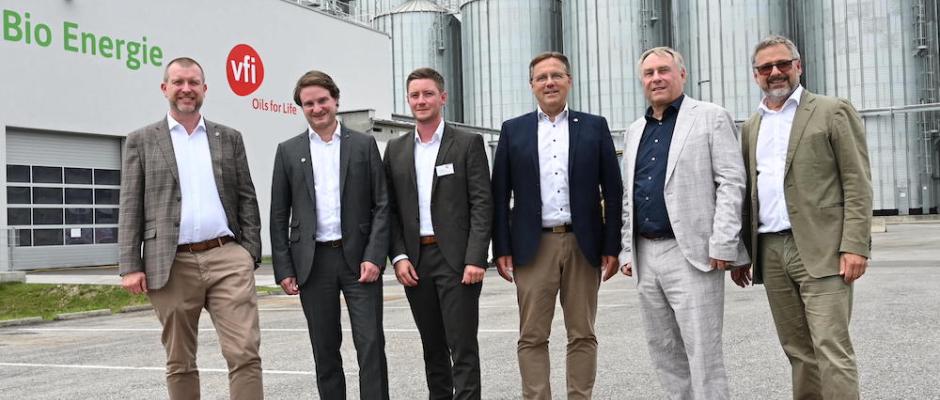 Wolfgang Ahammer, Geschäftsführer VFI; Daniel Lachmayr, Bürgermeister Ennsdorf; Florian Rauch, Inhaber, Geschäftsführer VFI; Matthias Lachner, Geschäftsführer VFI; Klemens Rauch, Inhaber, Marketingleiter VFI; Dirk Vollertsen, Geschäftsführer VFI;  Christian Greinecker, Betriebsleiter Ennsdorf