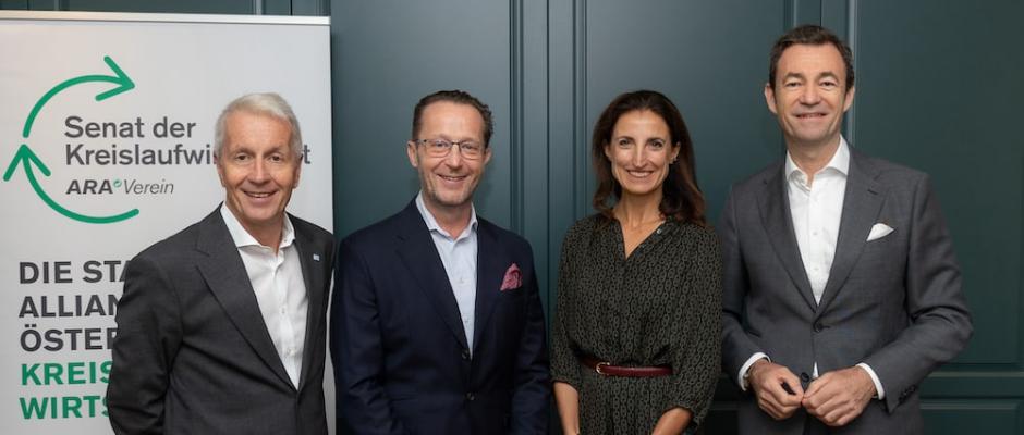 V.l.n.r.: NÖM-Vorstand Alfred Berger, Billa-Vorstand Robert Nagele (Senatoren des Senats der Kreislaufwirtschaft), Agatha Kalandra (PwC Österreich) und Harald Hauke (ARA Vorstandssprecher und Koordinator des Senats der Kreislaufwirtschaft) 