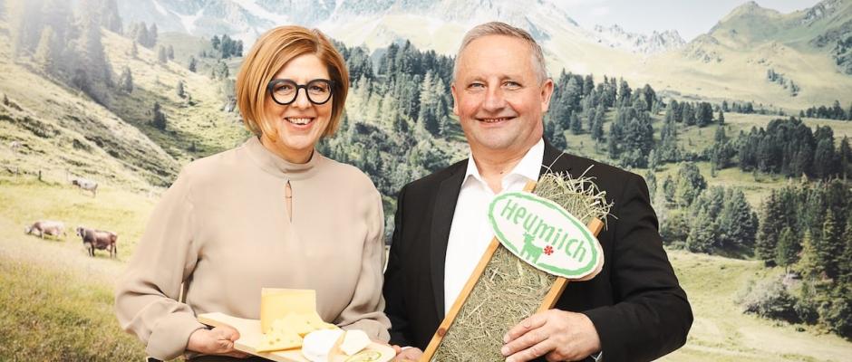 Christiane Mösl, Geschäftsführerin ARGE Heumilch, und Obmann Karl Neuhofer 