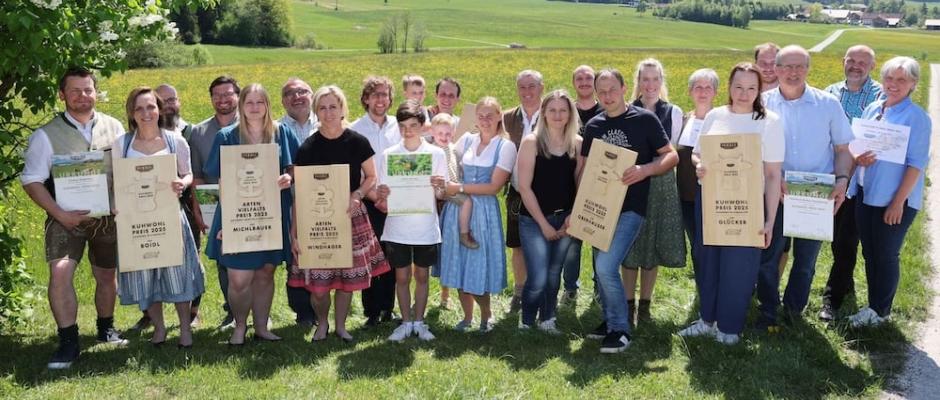 Mit einer eigenen Auszeichnung ehrt Woerle engagierte Landwirte, die sich in besonderem Maße für Artenvielfalt und Tierwohl einsetzen.