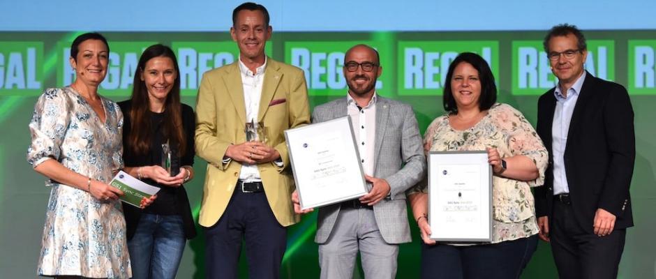 Die GS1 Sync Stars Verleihung 2025 v.l.n.r.: Ing. Barbara Wendelin (Head of Master Data Services, GS1 Austria), Sabine Urban (Customer Support Agent Product Data, Coca-Cola HBC Österreich), Mag. Florian Müller (Product & Brandmanager AUT & GER, J. Gschwandtner Import Gesellschaft), Peter Hammerl (Sales Director Österreich, J. Gschwandtner Import Gesellschaft), Marion Stummer (Customer Support Manager, Coca-Cola HBC Österreich), Mag. Gregor Herzog (Geschäftsführer GS1 Austria)