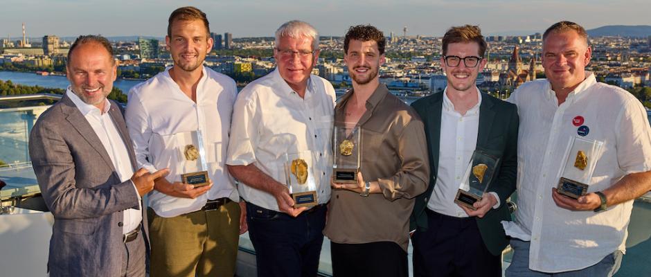 Thomas Panholzer gratulierte Gerhard Deim, Alois Gross, Thomas Kracher, Aaron Priewasser und Heinz Frischengruber