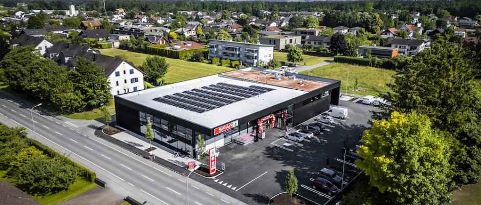 Der neue Spar-Markt in Feldkirch, Stadtteil Nofels, bietet moderne Nahversorgung mit regionalem Fokus und praktischem Einkaufserlebnis. Der neue Spar-Markt in Feldkirch, Stadtteil Nofels, bietet moderne Nahversorgung mit regionalem Fokus und praktischem Einkaufserlebnis.