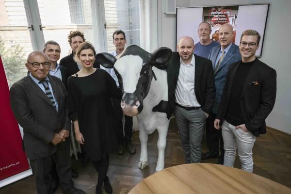 AMA Mannschaft bei der Präsentation der Kampagne