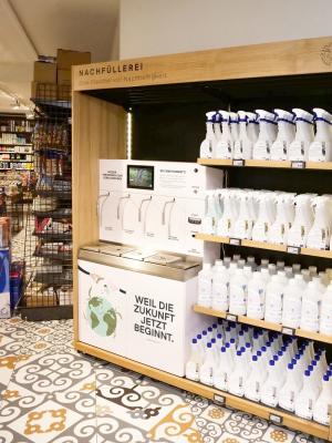 Nachfüllstation für Eco-Reinigungsmittel bei MPreis
