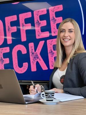 Mit März 2022 hat Tina Kirisits die Geschäftsführung bei Coffeechecker.com übernommen.