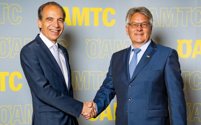 Staffelübergabe bei ÖAMTC: Dr. Gottfried Wanitschek übergibt die Präsidentschaft an Mag. Günter Thumser (li.)