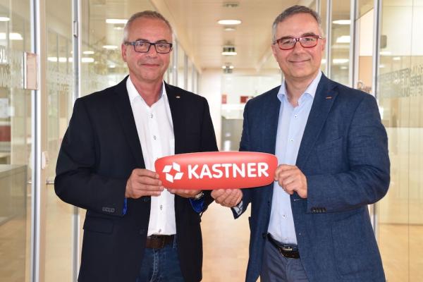 Prok. Alfred Hackl (li.) steigt in die erweiterte Kastner Geschäftsführung auf, im Bild mit KR Christof Kastner