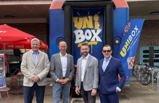 vlnr. Christian Schicker, Mastercard, Andreas Haider, UNIGruppe, Peter Hametner, Franchisepartner UNIBox, Chris Müller, Direktor Tabakfabrik