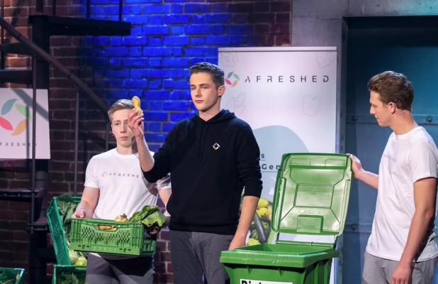 Die afreshed Gründer Lukas Forsthuber (Einkauf), Maximilian Welzenbach (Marketing) und Bernhard Bocksrucker (Operations, Finanzen) bei der Präsentation hier Geschäftsidee.