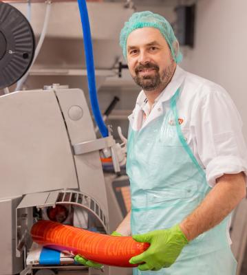 Die Spar Veggie Vegane Extra auf Erbsen-Protein-Basis gibt es in drei verschiedenen Sorten: „Klassik“, „Gurkerl“ und „Pikant“.