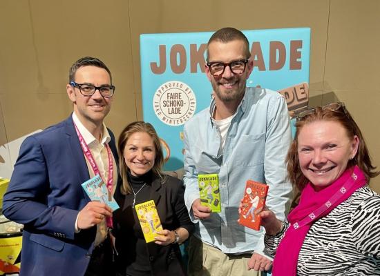 Gemeinsam mit Clemens Kurz (Katjes Österreich) haben wir auf der ISM Joko Winterscheidt getroffen.