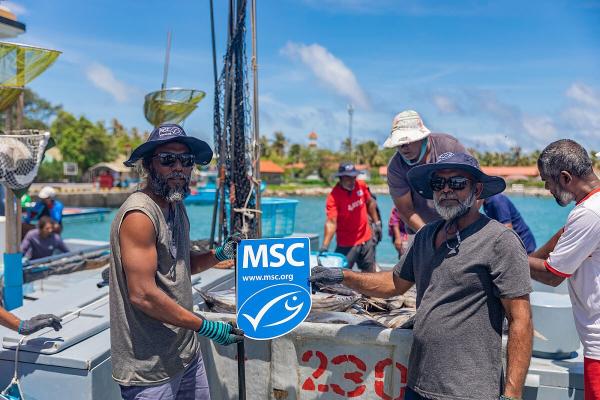 Über ein Viertel (27 %)[1] konsumiert Thunfisch aus der Dose zumindest einmal pro Monat. Dass der Fisch aus einem nachhaltigen Fischfang kommt und das Tierwohl im Fokus steht, hat bei vielen Konsumenten beim Einkauf Priorität. 