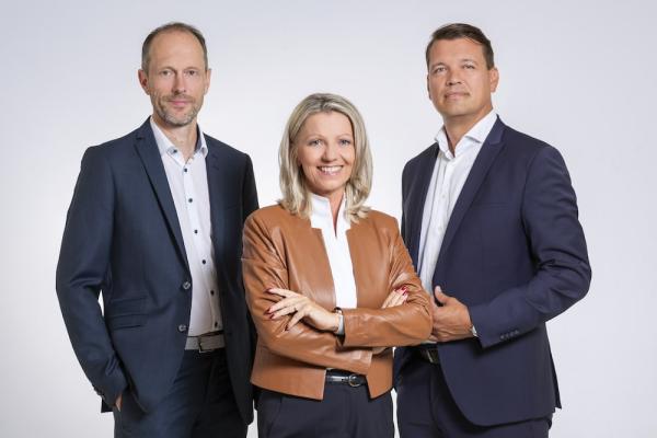 Die Dreierspitze der MPreis-Geschäftsführung, David Mölk, Martina Dutzler und Ingo Panknin (v.l.) feiert das 50. Jubiläum der Marke MPreis.