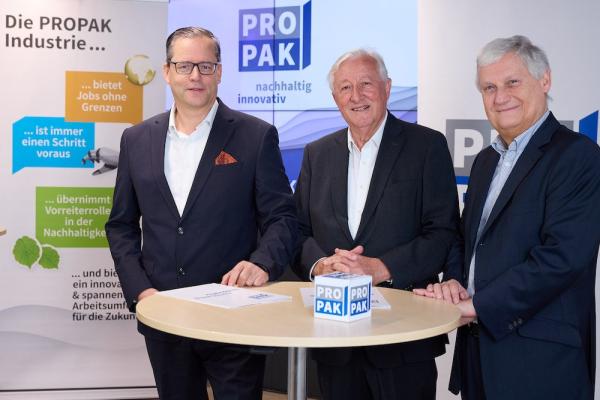 Im Bild v.l.n.r.: Marko Bill Schuster (Mondi Functional Paper und Films), Georg Dieter Fischer (Obmann PROPAK), Martin Widermann (Geschäftsführer PROPAK)