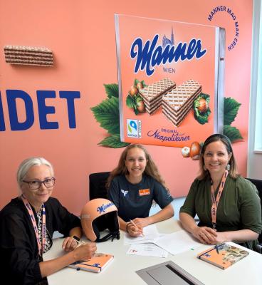 Manner: v.l.n.r Vorständin Sabine Brandl, Meghann Wadsak und Sponsoringverantwortliche Karin Steinhart
