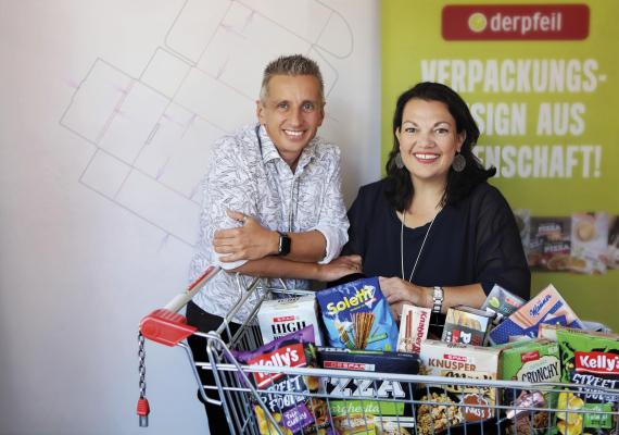 Peter und Claudia Pfeil feiern das 25-jährige Bestehen ihrer Verpackungsdesign-Agentur derpfeil.