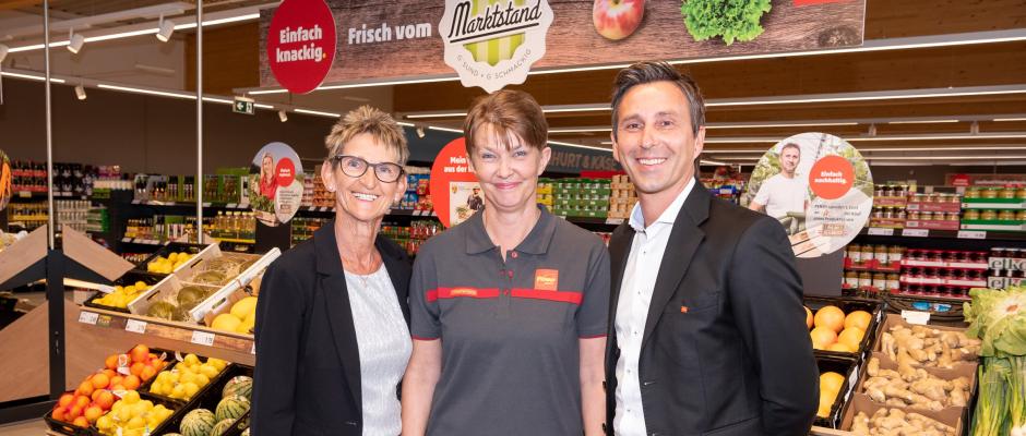 Penny Rayonsleiterin Margareta Newald, Filialleiterin Maria Prelec und Verkaufsleiter Patrik Opressnig