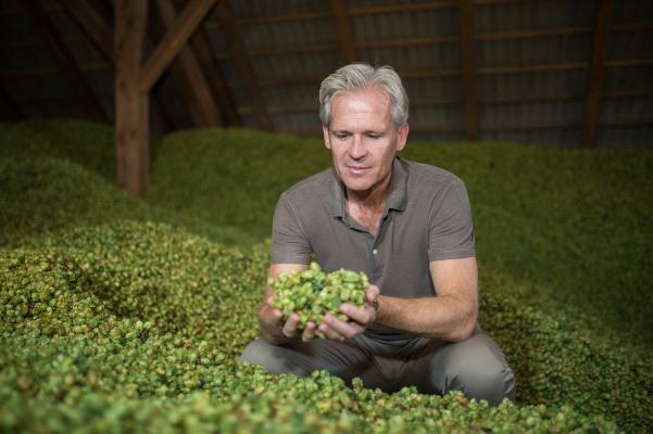 Karl Schwarz auf der Hopfendarre