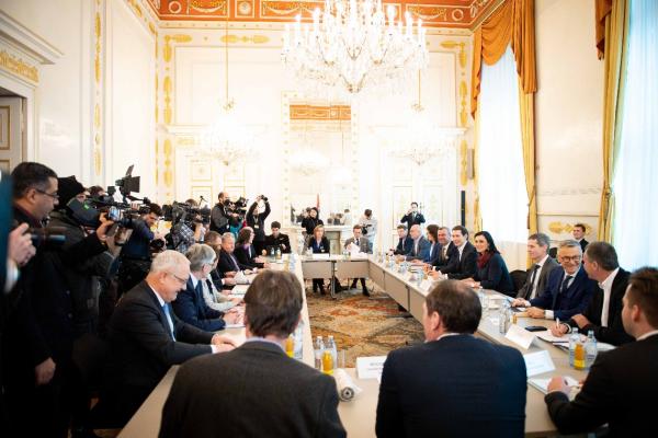 Plastikgipfel mit Regierung