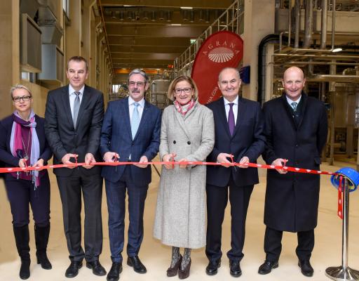 im Bild (von links): Bürgermeisterin Marion Török (Zwentendorf), Agrana Aufsichtsrat Ernst Karpfinger, Agrana Aufsichtsratspräsident Erwin Hameseder, NÖ Landeshauptfrau Johanna Mikl-Leitner, Agarna CEO Johann Marihart, Bezirkshauptmann Andreas Riemer (Tulln)