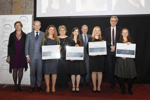 Die vier Top-Forscherinnen des L'Oréal Stipendiums "For Women in Science": Johanna Gassler, MSc, Entwicklungsbiologin an der Universität Wien; DI Anela Lolic, Logikerin an der Technischen Universität Wien; Vedrana Šlipogor, MSc, Kognitionsbiologin an der Universität Wien und DI Katrin Unger, Materialwissenschafterin an der Technischen Universität Graz mit den Partnern im Rahmen der Verleihung: em. o. Univ.-Prof. Dr. med. Helmut Denk, Österreichische Akademie der Wissenschaften, Präsident 2009 -2013;  Mag. K