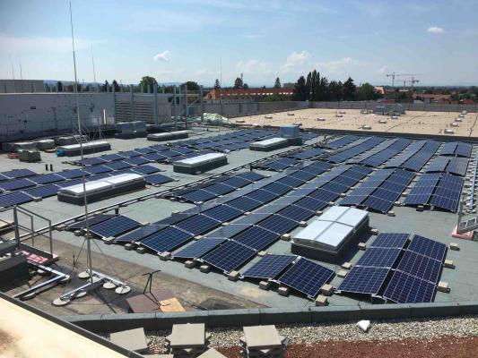 Photovoltaikanlage auf den SES Shopping-Centern.
