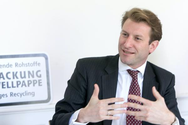 Max Hölbl, Sprecher der Wellpappe-Industrie und Geschäftsführer von Dunapack Packaging